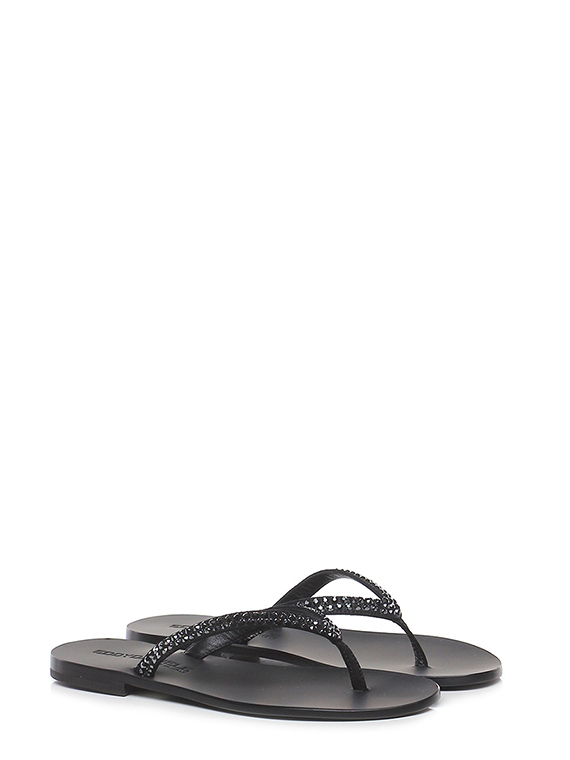 Flat sandal
