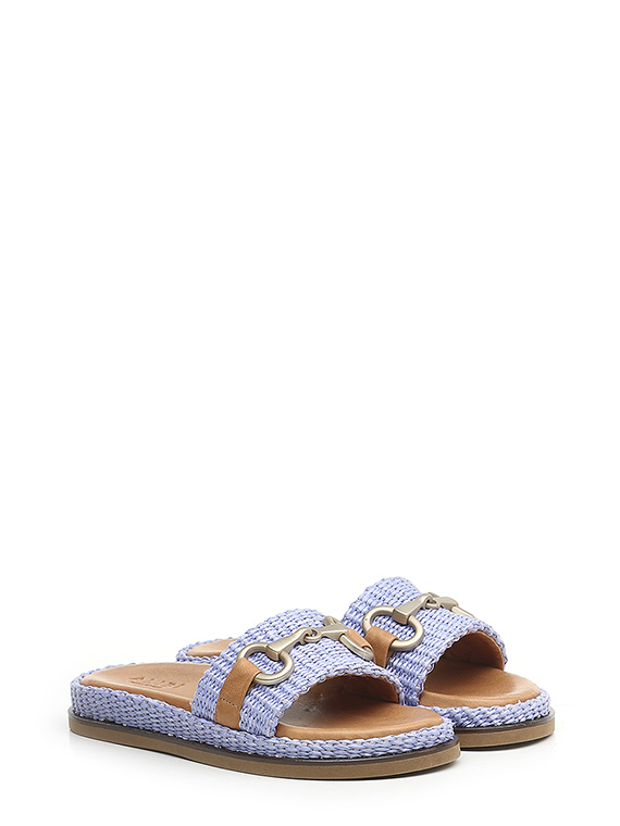 Flat sandal