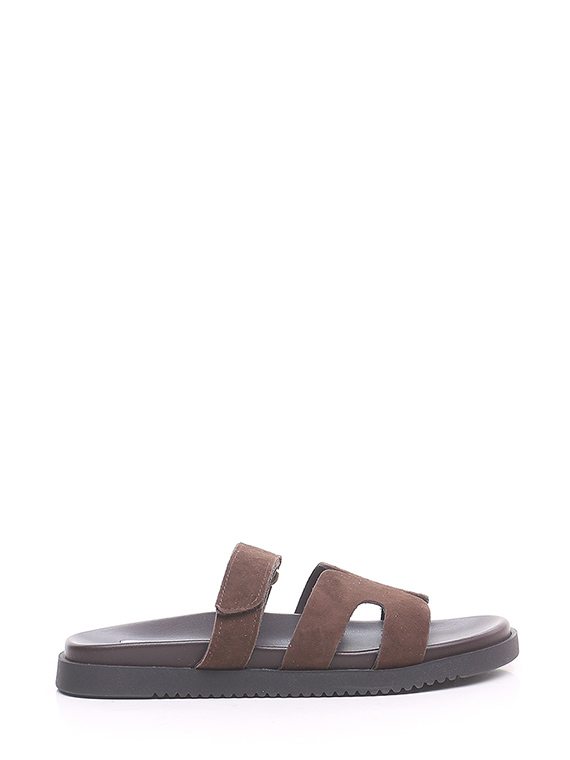 Flat sandal