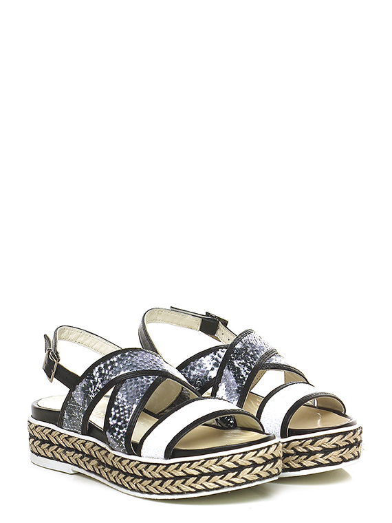 Flat sandal