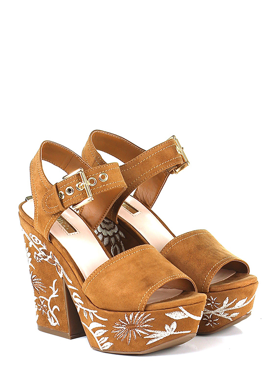 guess tan wedges